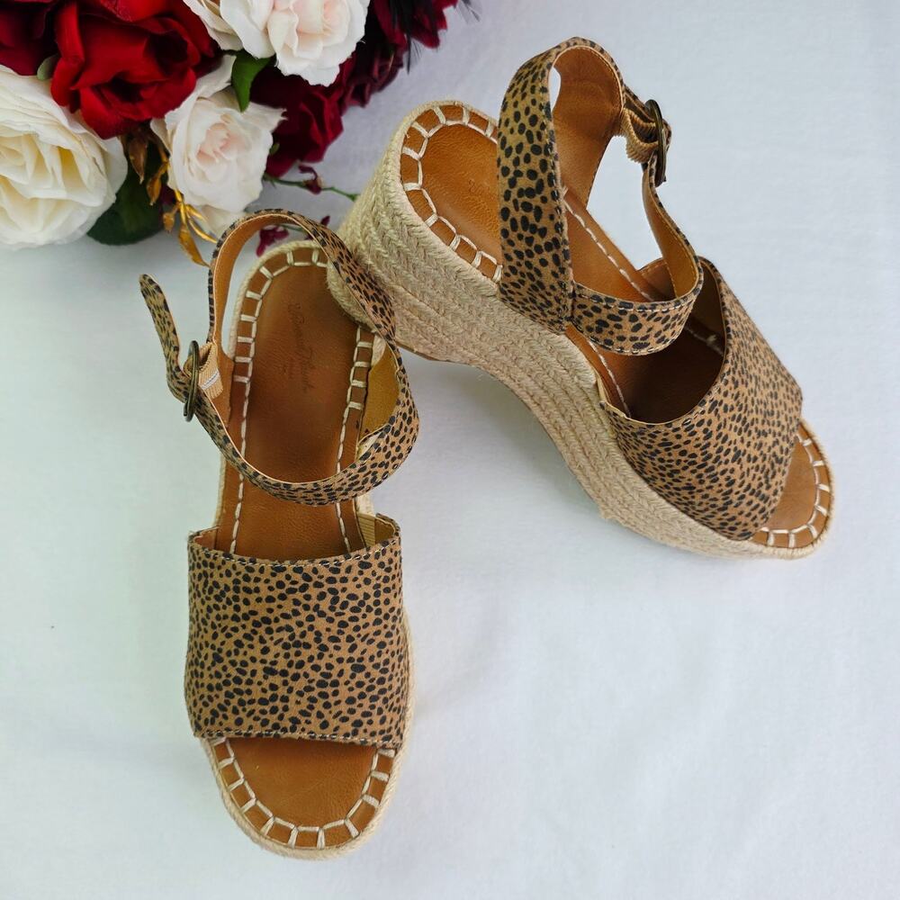 Universal Thread Wedge Sandals Size 7 Leopard Print Espadrille Boho Y2K Coastal